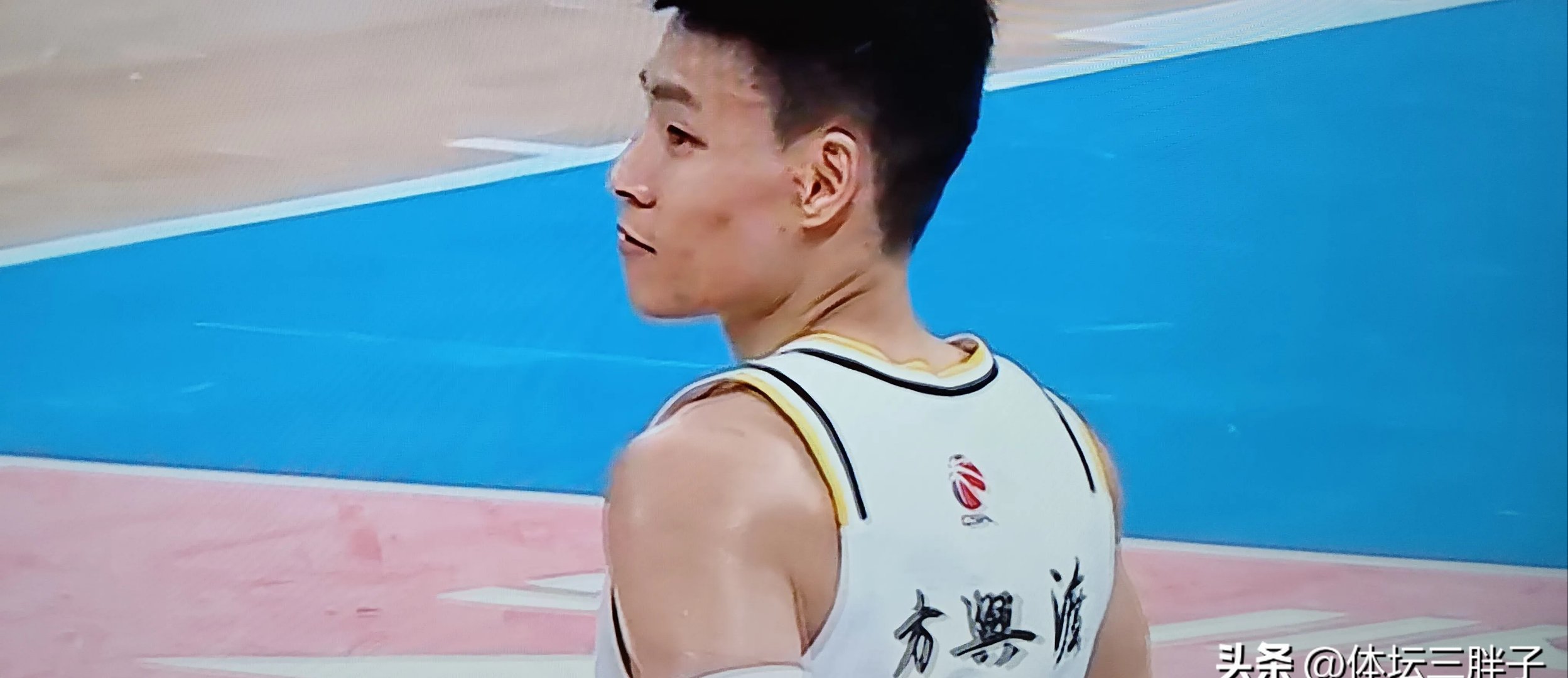 包含浙江队在全国篮球锦标赛中打出逆转，被誉为全场沸腾的词条