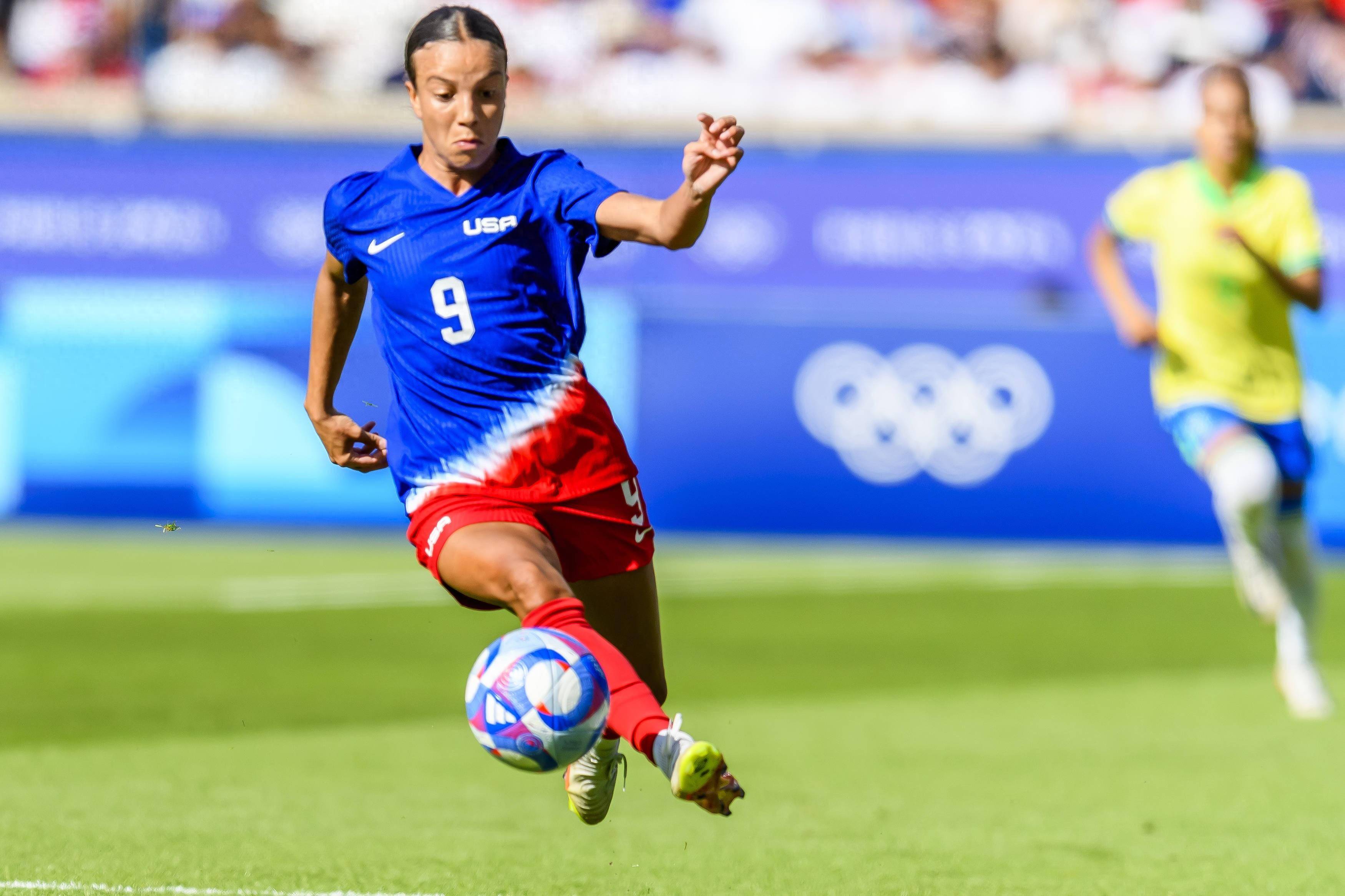 世界女足赛场上球员风采迷人