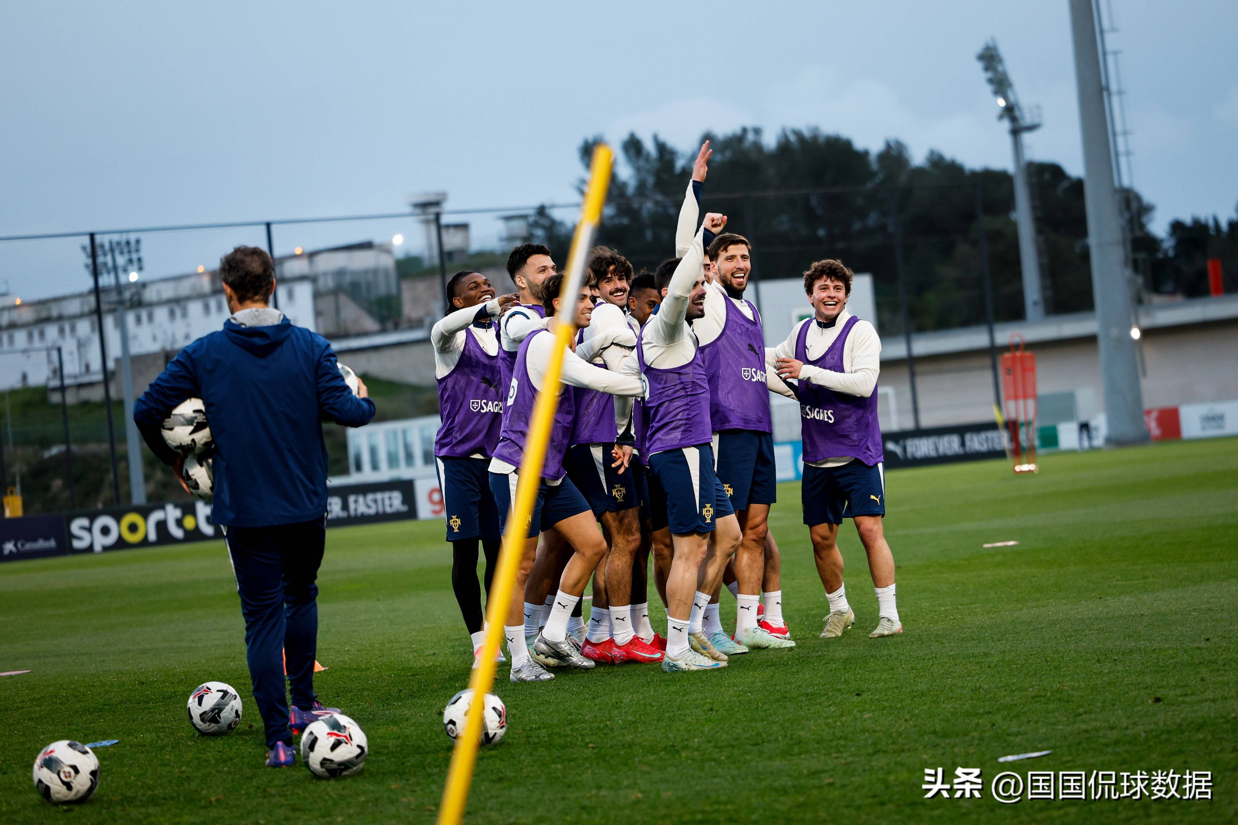 od体育亚洲官网-欧国联比赛：丹麦队击败瑞典队晋级