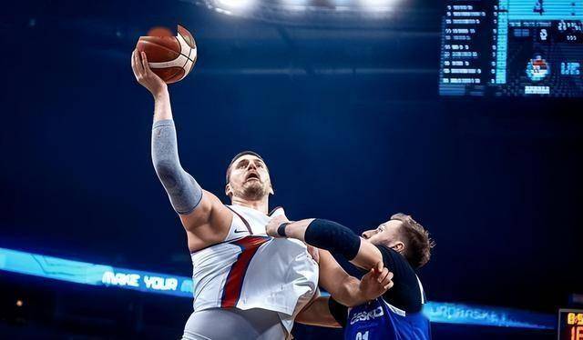 od体育地址-全球杯篮球赛上一场经典的对决引发热议