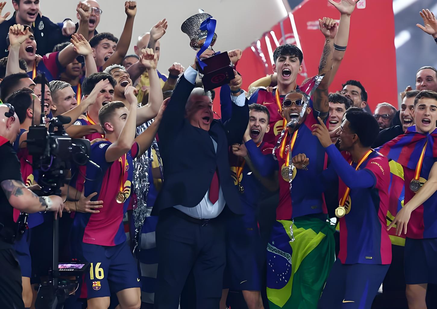 od体育直播-包含巴塞罗那展现强大阵容，重返胜利行列的词条