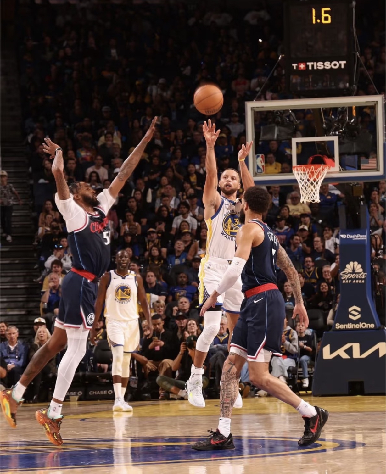 勇士背靠背战胜活塞，大豆准三双的简单介绍