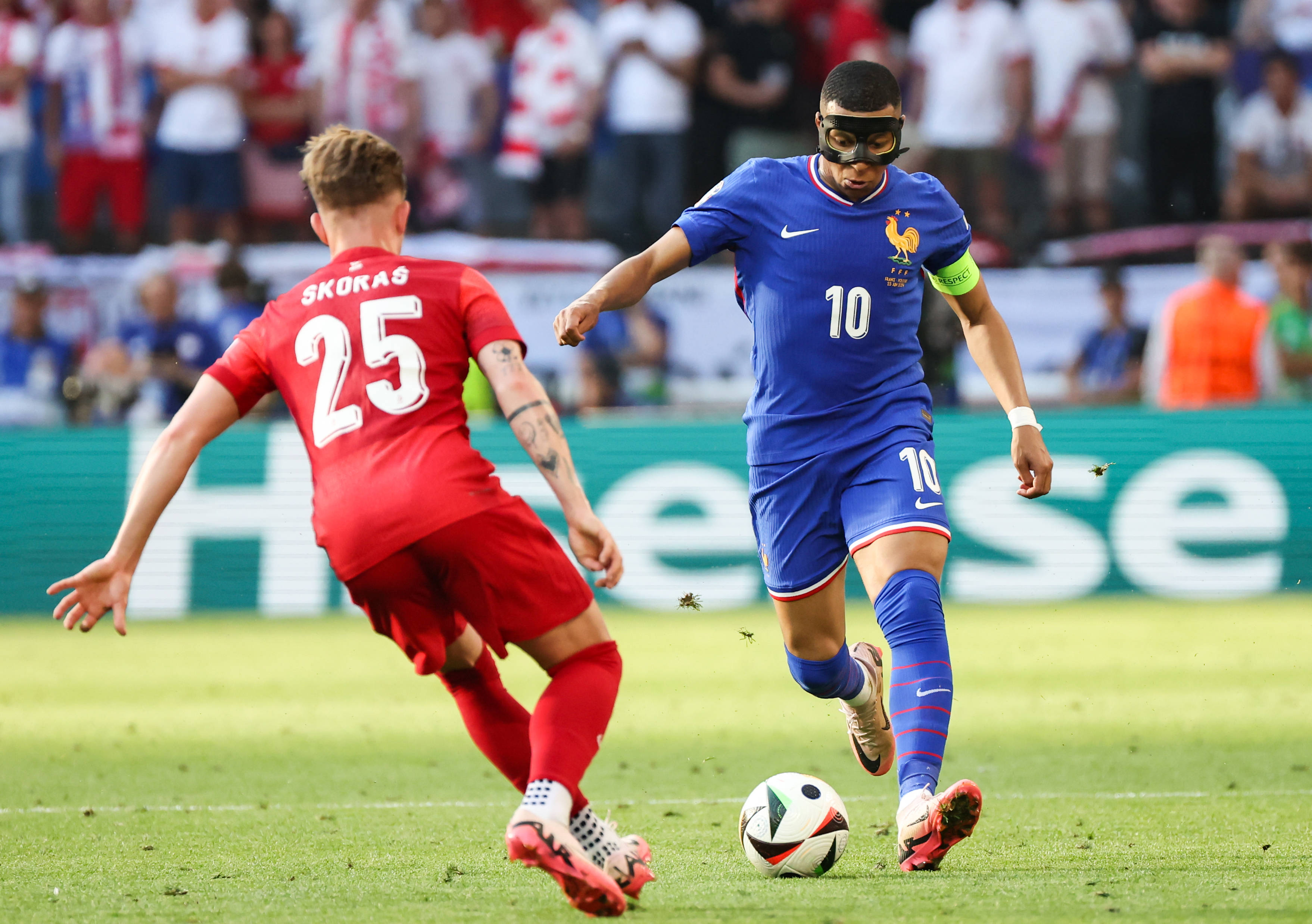 法国主场胜捷克，成功争夺欧洲杯决赛