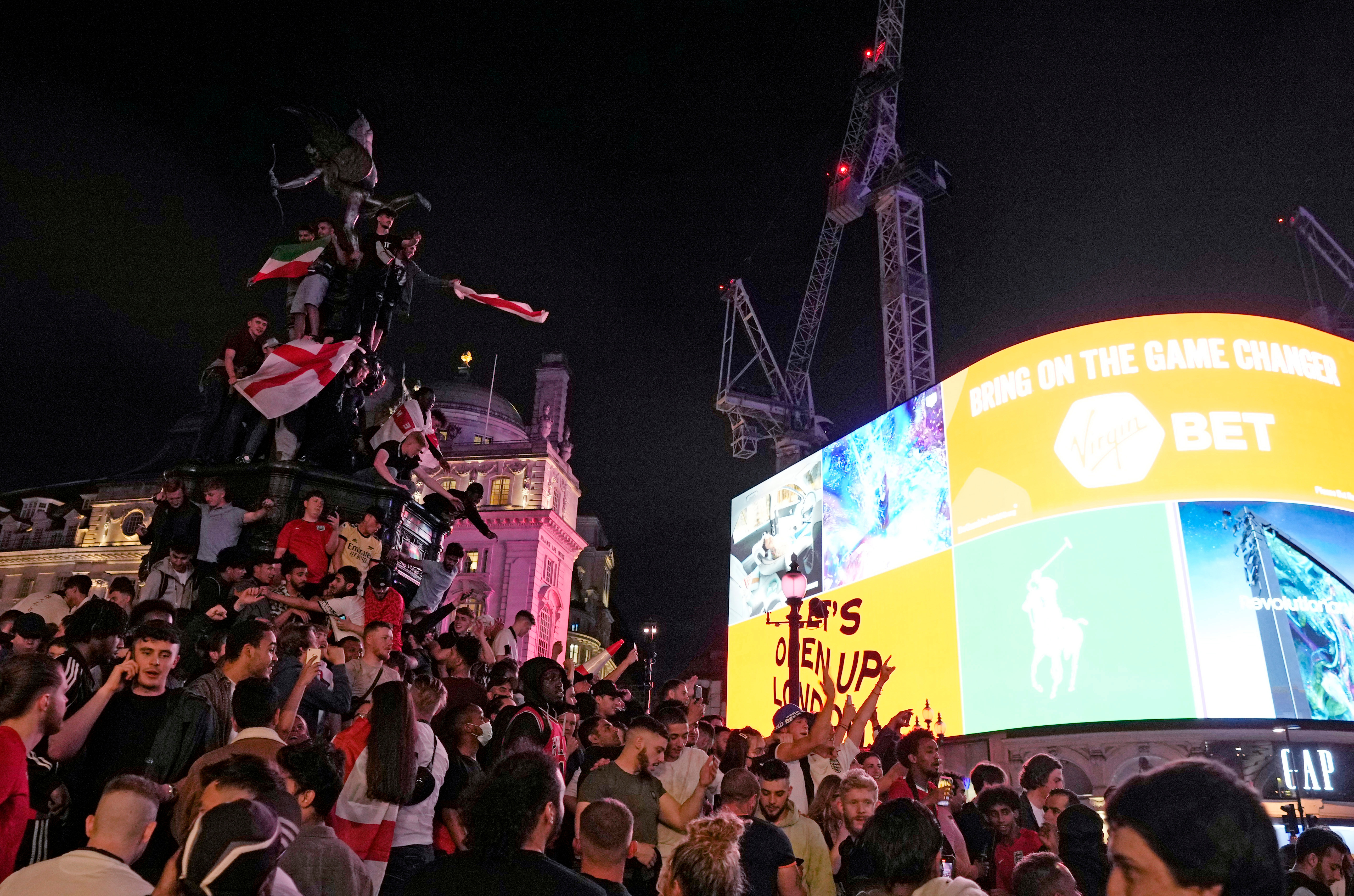 od体育在线-篮球世界杯决赛现场气氛火爆，现场球迷尽情呐喊的简单介绍