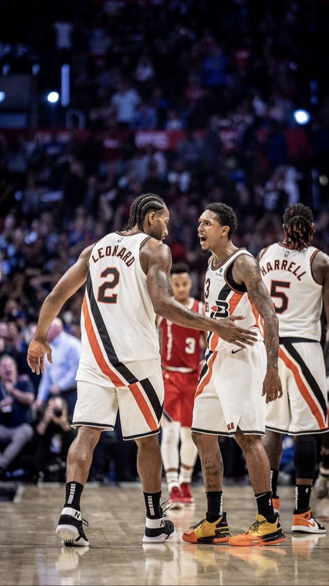 包含重磅交易完成，球队阵容焕然一新的词条