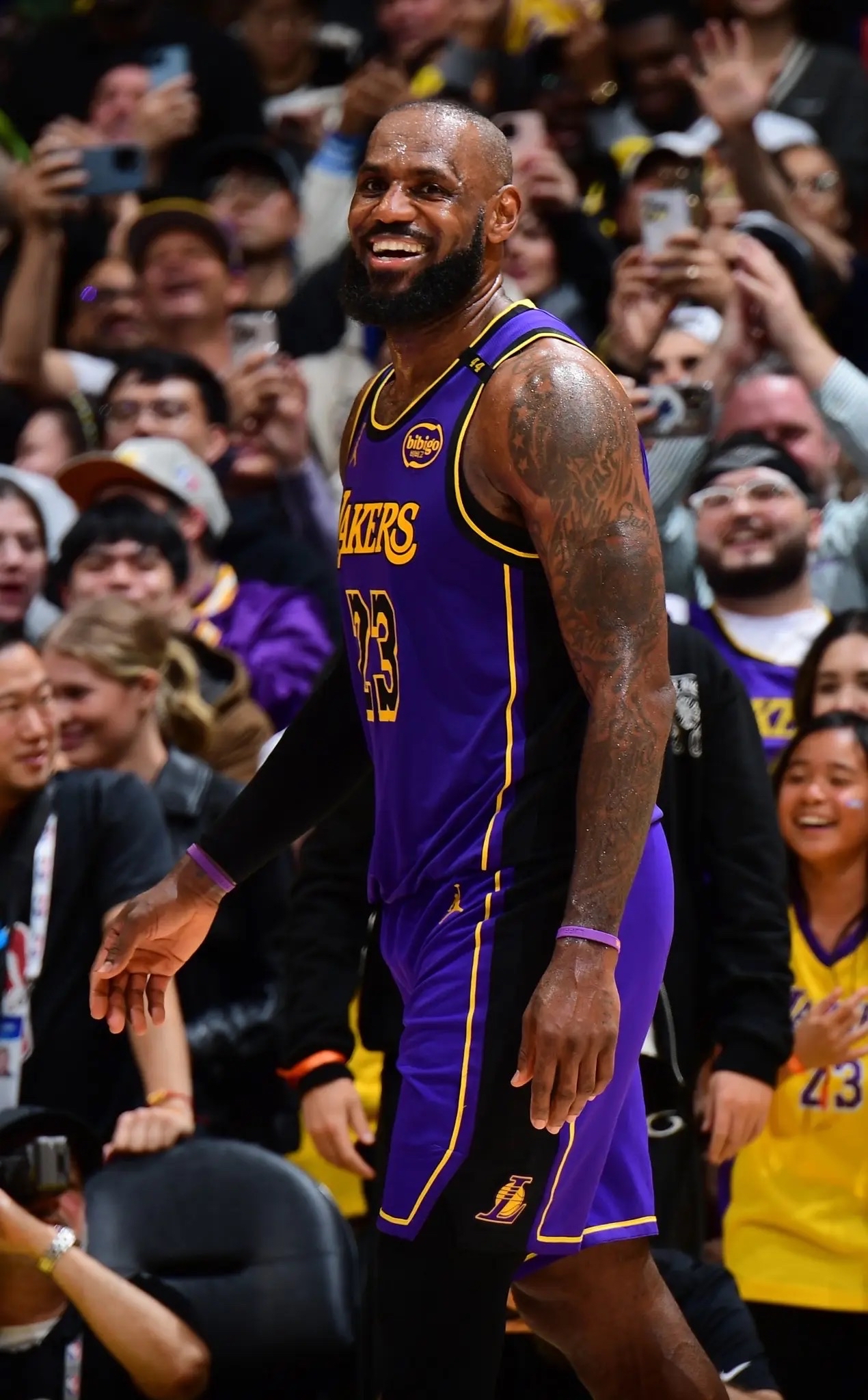 湖人战胜步行者,詹姆斯全场27分 湖人战胜步行者,詹姆斯全场27分