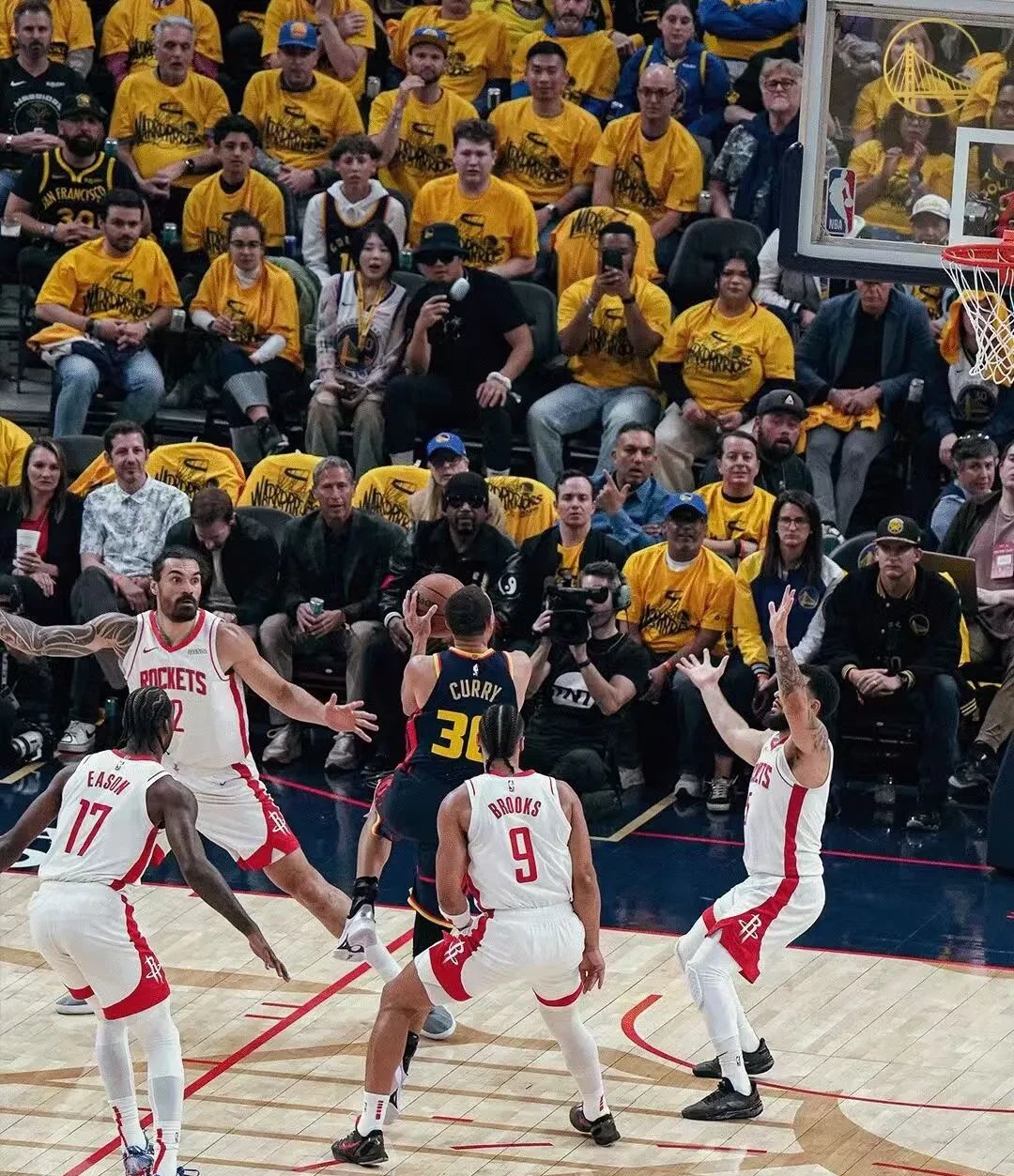 包含勇士客场击败猛龙，杨开启爆炸模式的词条